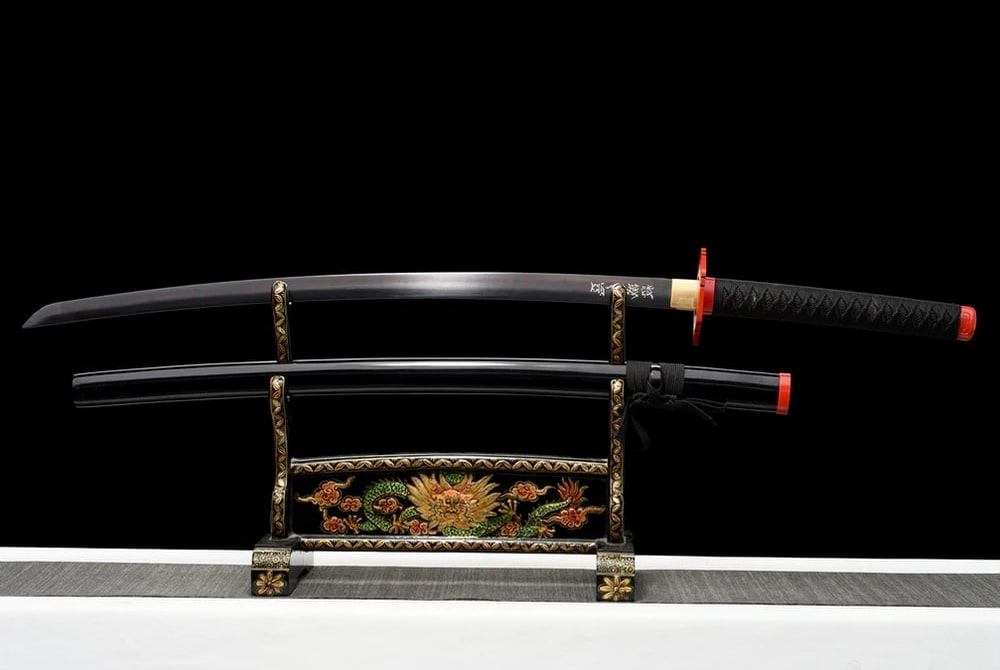 Czarna katana Giyu Tomioki z Demon Slayer — zdjęcie 1